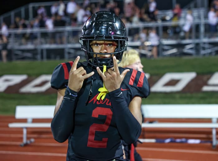 Lee's Summit North junior wide receiver Isaiah Mozee